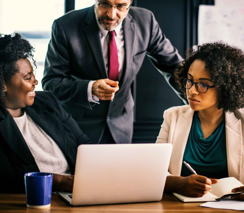 business-people-discussion